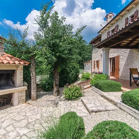 Catarina With Beautiful And Spacious Garden And Pool Villa *