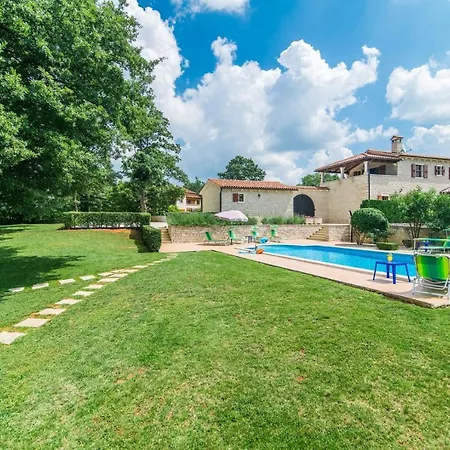 Catarina With Beautiful And Spacious Garden And Pool *