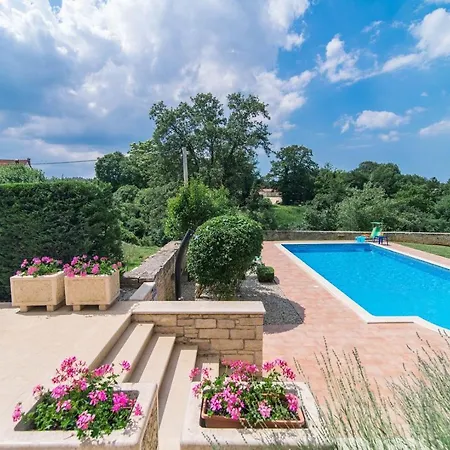 Catarina With Beautiful And Spacious Garden And Pool *