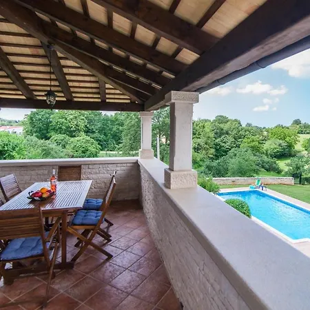 Villa Catarina With Beautiful And Spacious Garden And Pool Kringa