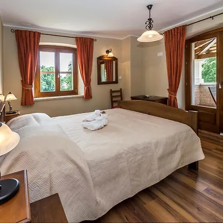Villa Catarina With Beautiful And Spacious Garden And Pool
