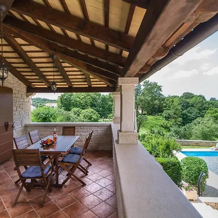 Catarina With Beautiful And Spacious Garden And Pool Kringa