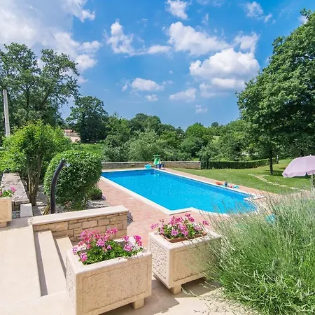 Catarina With Beautiful And Spacious Garden And Pool *