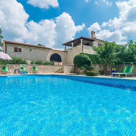Catarina With Beautiful And Spacious Garden And Pool Kringa