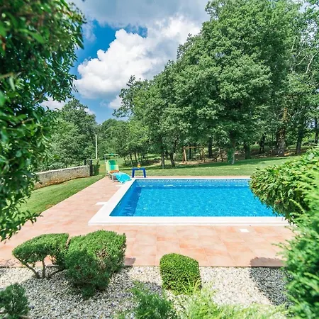 Catarina With Beautiful And Spacious Garden And Pool * Kringa