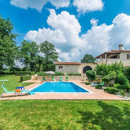 Catarina With Beautiful And Spacious Garden And Pool * Kringa