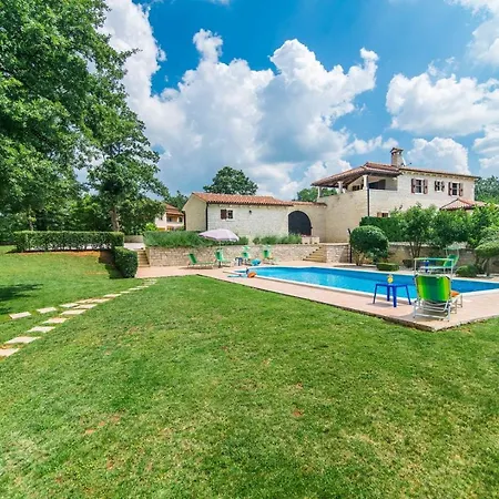 Catarina With Beautiful And Spacious Garden And Pool * Kringa