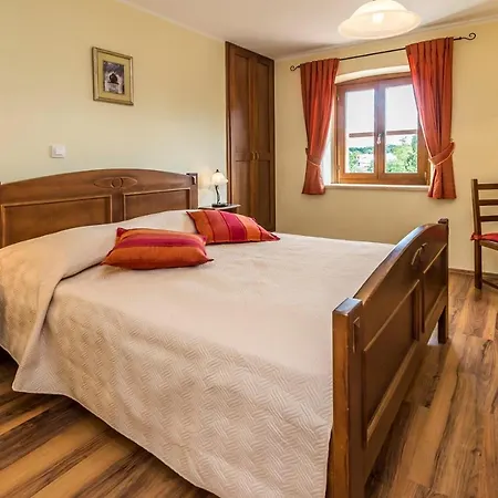 Catarina With Beautiful And Spacious Garden And Pool *