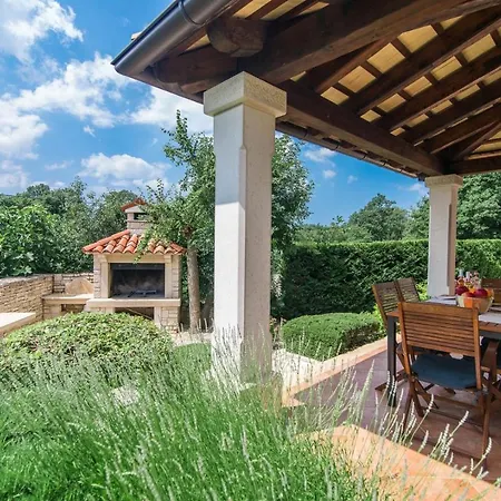 Catarina With Beautiful And Spacious Garden And Pool Villa *