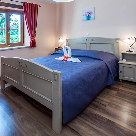 Villa Catarina With Beautiful And Spacious Garden And Pool