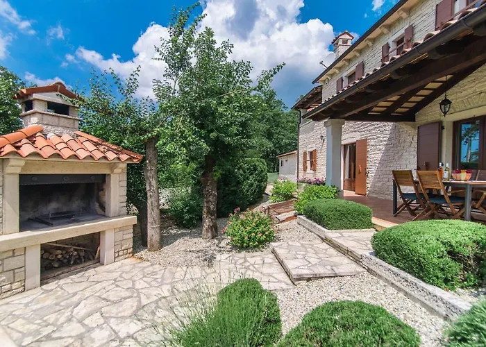 Catarina With Beautiful And Spacious Garden And Pool Vila *