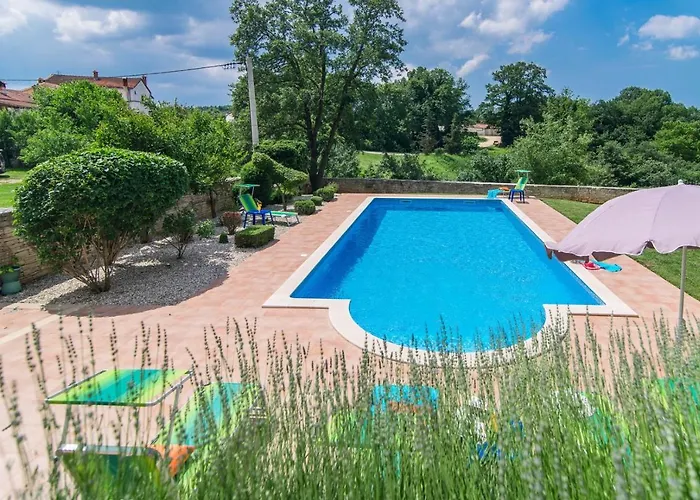 Catarina With Beautiful And Spacious Garden And Pool Vila *