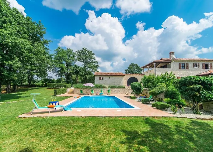 Catarina With Beautiful And Spacious Garden And Pool * Kringa