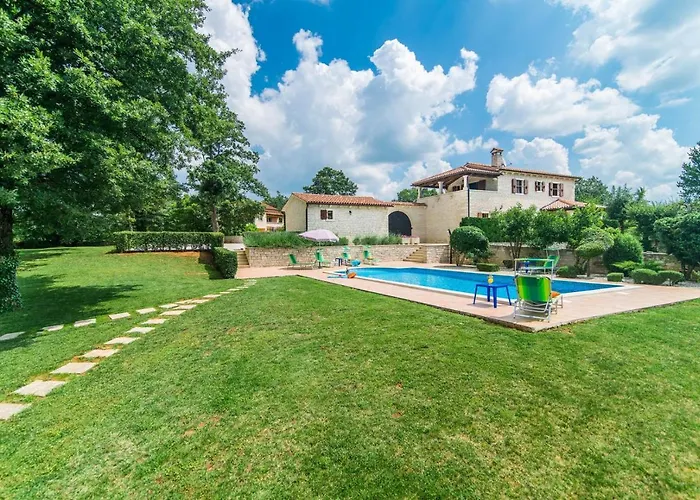 Catarina With Beautiful And Spacious Garden And Pool * Kringa