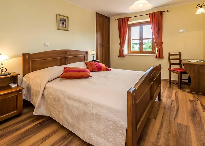 Catarina With Beautiful And Spacious Garden And Pool *