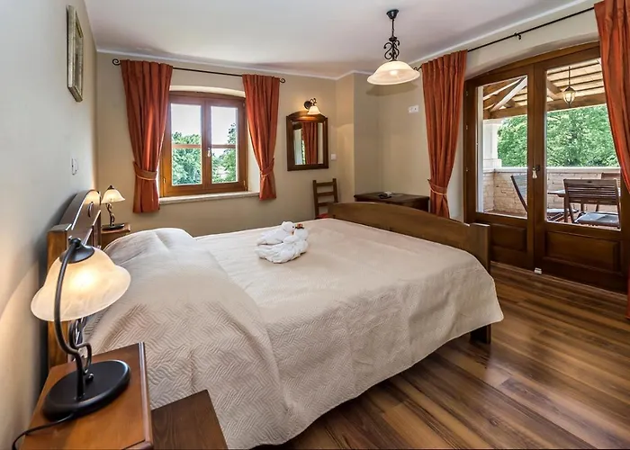 Vila Catarina With Beautiful And Spacious Garden And Pool