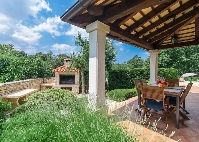 Catarina With Beautiful And Spacious Garden And Pool Vila *