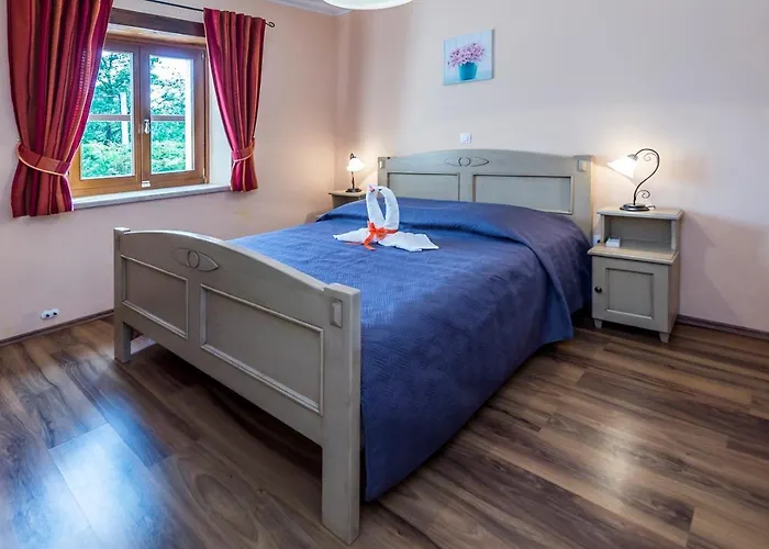 Vila Catarina With Beautiful And Spacious Garden And Pool