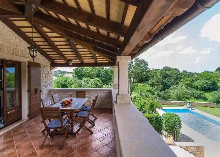 Catarina With Beautiful And Spacious Garden And Pool Kringa