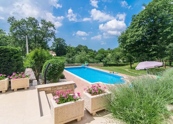 Catarina With Beautiful And Spacious Garden And Pool *